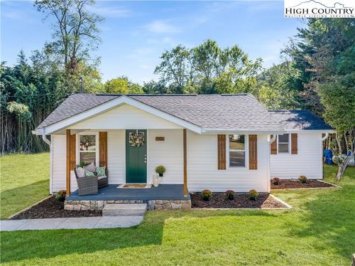 90 Camp Branch Rd, Waynesville, NC, 28786-6797 | Card Image