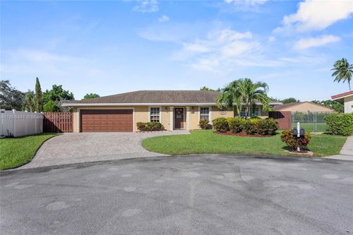 835 W Plantation Cir, Plantation, FL, 33324-1420 | Card Image