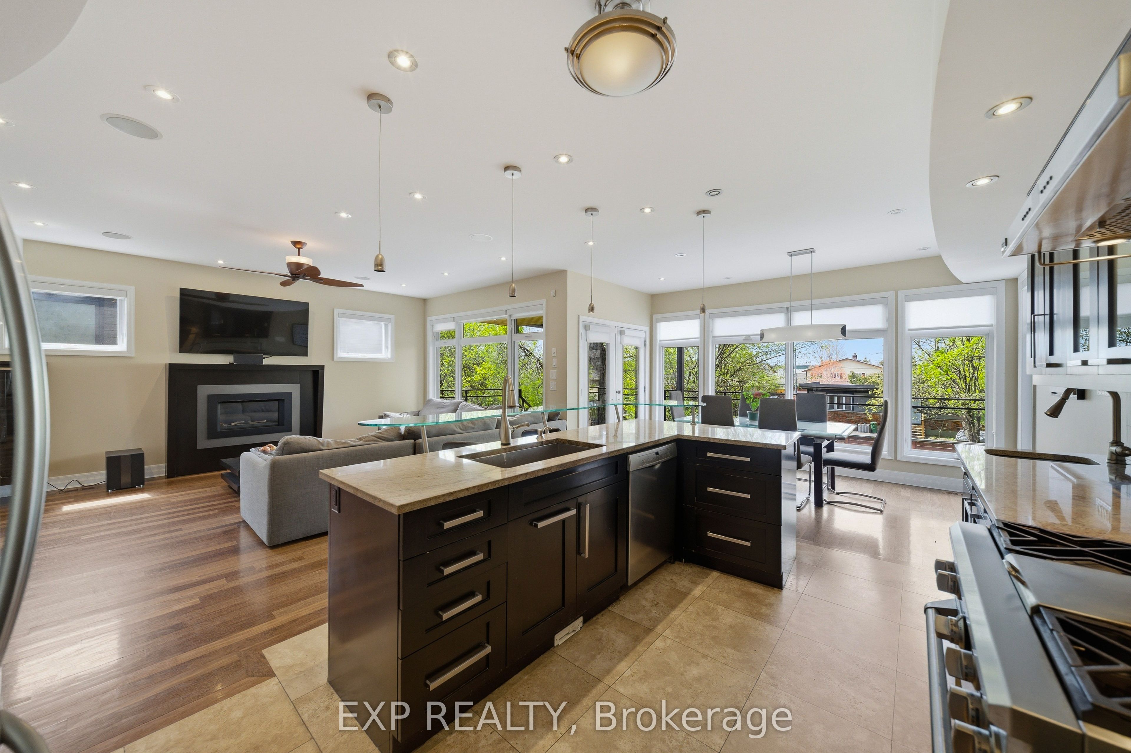 Residential Lease in Cyrville - Carson Grove - Pineview 2