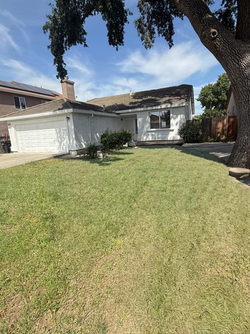 8226 Windmill Oaks Pl, Antelope, CA, 95843-3733 | Card Image