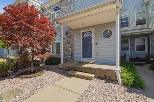 37782 Jefferson Ave, Harrison Township, MI, 48045-2697 | Card Image