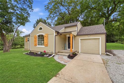 9400 Raytown Rd, Kansas City, MO, 64138-4868 | Card Image