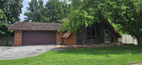 802 Hanover St, Germantown, IL, 62245-1902 | Card Image