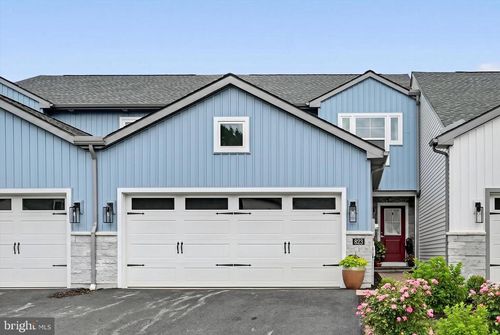 823 Talon Way, COLUMBIA, PA, 17512-8450 | Card Image
