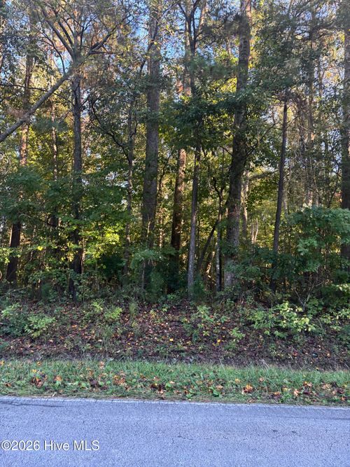 415 Old Pollocksville Rd, New Bern, NC, 28562-8804 | Card Image