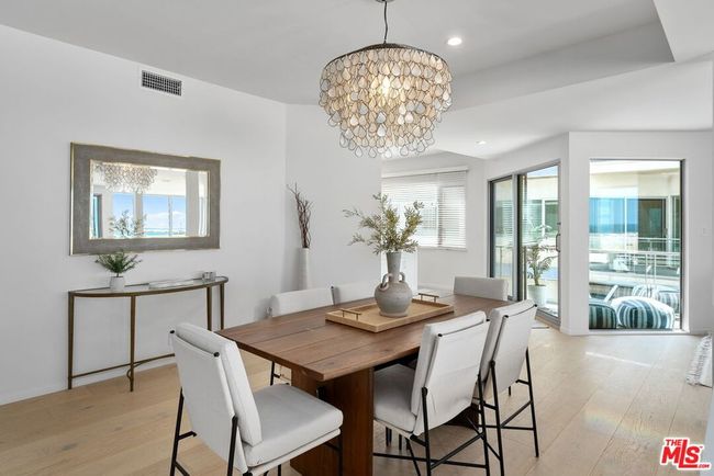 APT-201 - 5205 Ocean Front Walk, Condo with 2 bedrooms, 3 bathrooms and 2 parking in Marina del Rey CA | Image 24