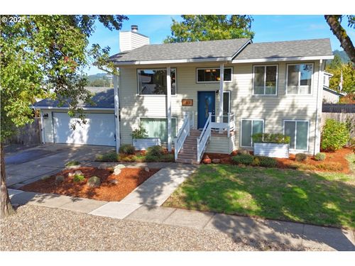 103 E Foothills Dr, Newberg, OR, 97132-9037 | Card Image