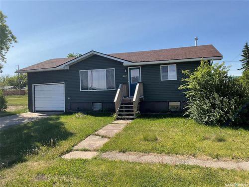 217 3 St N, Wakaw, SK, S0K4P0 | Card Image