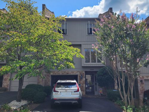 3556 Londonderry Ln, Roanoke, VA, 24018-5070 | Card Image