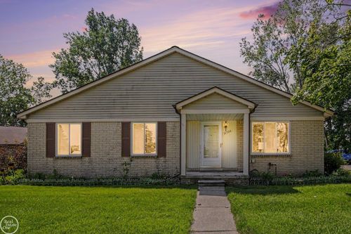 31796 Breezeway, Chesterfield, MI, 48047-3017 | Card Image