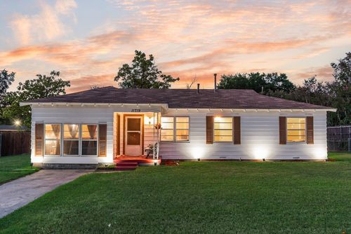 11719 Manon Dr, Balch Springs, TX, 75180-1515 | Card Image