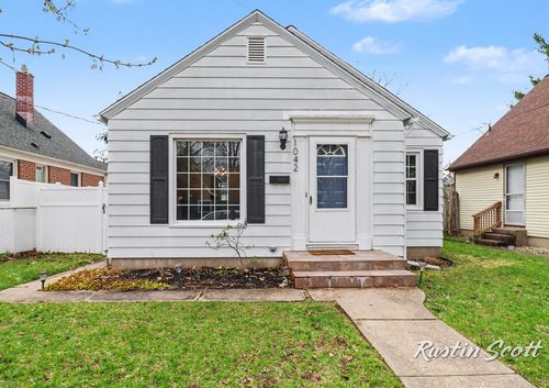 1042 Hazen St Se, Grand Rapids, MI, 49507-3332 | Card Image