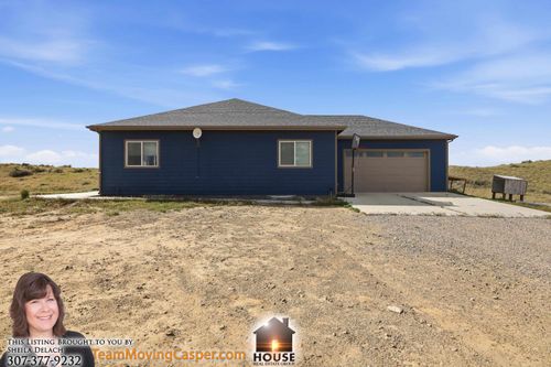 10806 E South Park Ave, Evansville, WY, 82636-9847 | Card Image