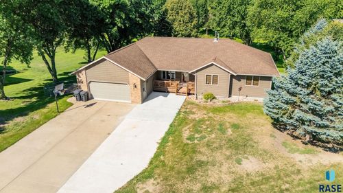 921 Elvira Dr, Garretson, SD, 57030-2036 | Card Image