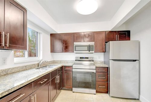 3-407 Se 9th Ct, Hallandale Beach, FL, 33009-7128 | Card Image