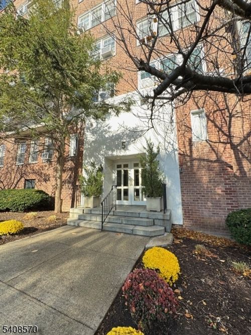 apt-4a-5 Roosevelt Pl, Montclair, NJ, 07042-3352 | Card Image