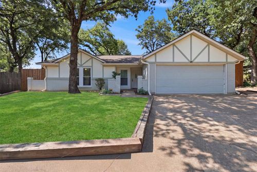 2400 York Minster Ct, Arlington, TX, 76006-4801 | Card Image