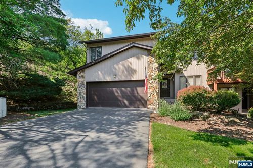 40 Woodland Dr, Woodland Park, NJ, 07424-3704 | Card Image