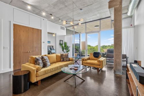 306-3030 Bryan St, Dallas, TX, 75204-6167 | Card Image