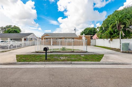 750 Ne 4th Pl, Hialeah, FL, 33010-5013 | Card Image