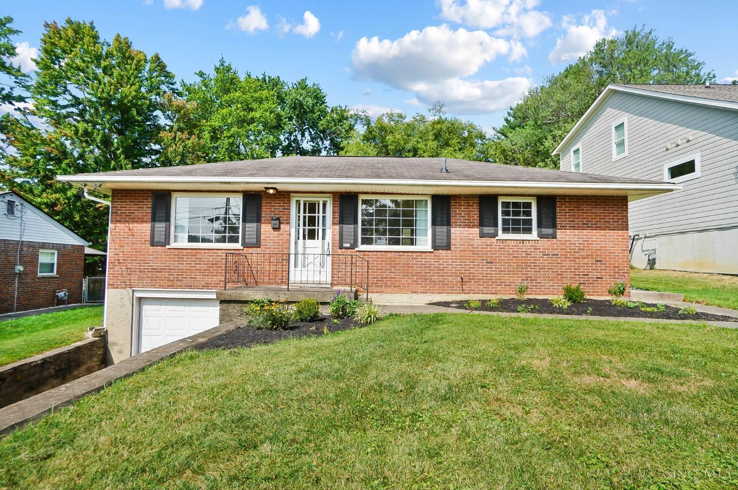 Longfield Dr, Cincinnati, OH 45243