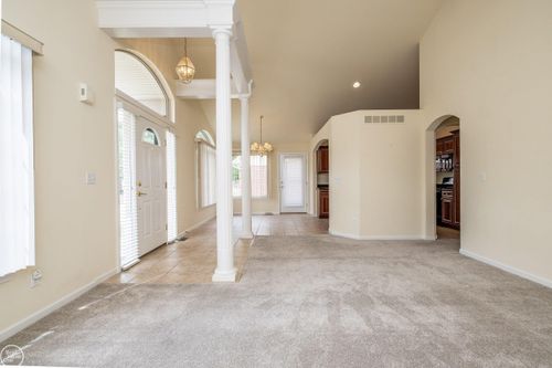 16611 Ventura Cir, Clinton Township, MI, 48038-7318 | Card Image