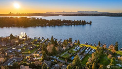 4429 91st Ave Ne, Yarrow Point, WA, 98004-1221 | Card Image