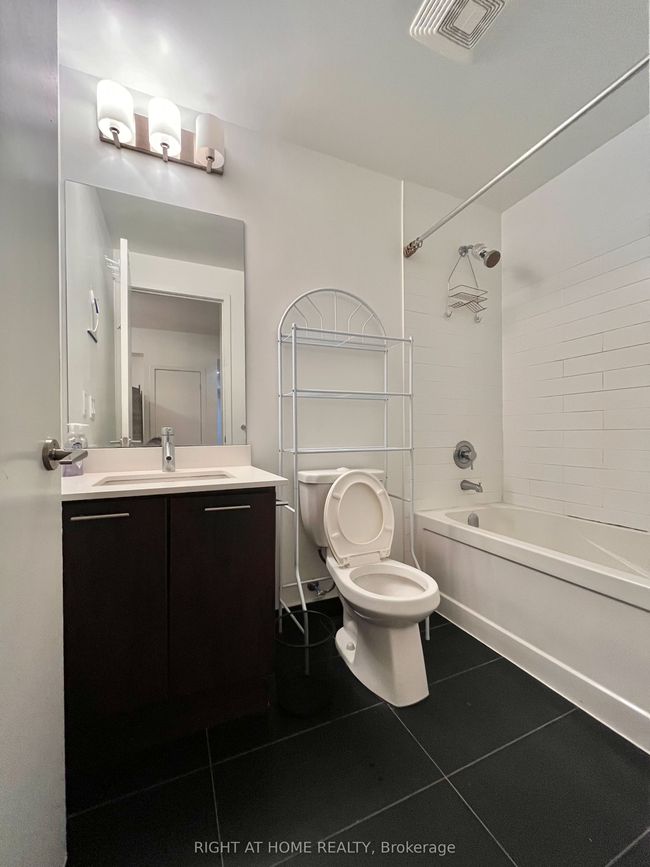 201 - 20 Bruyeres Mews, Condo with 2 bedrooms, 1 bathrooms and null parking in Toronto ON | Image 22
