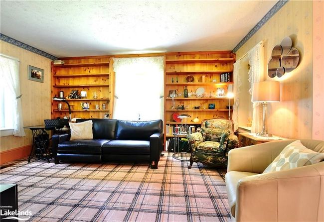 9717 Highway 118, House other with 2 bedrooms, 2 bathrooms and 8 parking in Algonquin Highlands ON | Image 11