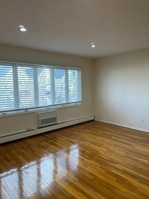 14728 22nd Avenue, New York, NY, 11357 | Card Image