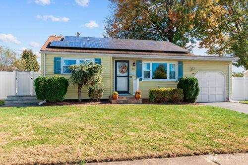 18 Bruce St, Old Bridge, NJ, 08857-2541 | Card Image