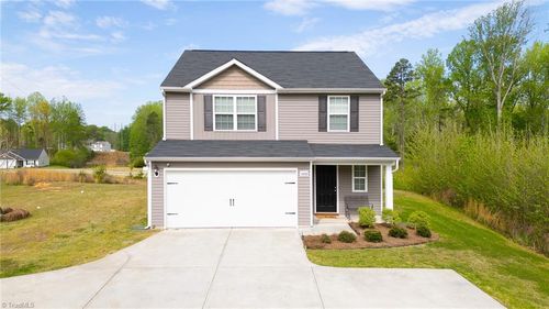 3892 Muddy Creek Dr, Winston-Salem, NC, 27107-6488 | Card Image