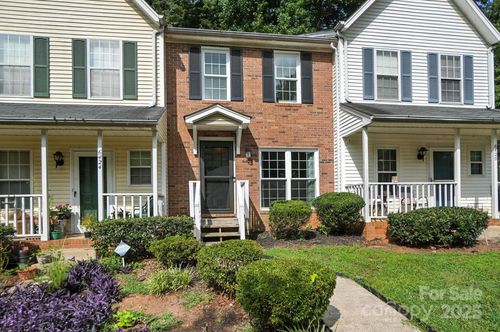 6422 Windsor Gate Ln, Charlotte, NC, 28215-4226 | Card Image