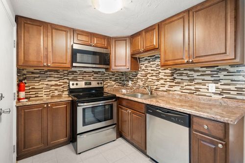 apt-10-9 Tideview Path, Plymouth, MA, 02360-5309 | Card Image