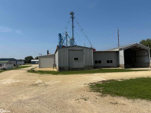 130 E 11th St, Monticello, IA, 52310-1050 | Card Image