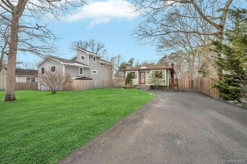 427 Helene Ave, Shirley, NY, 11967-1503 | Card Image