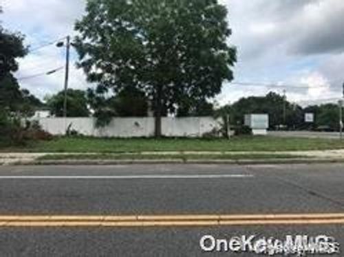 23 N Evergreen Dr, Selden, NY, 11784-2011 | Card Image