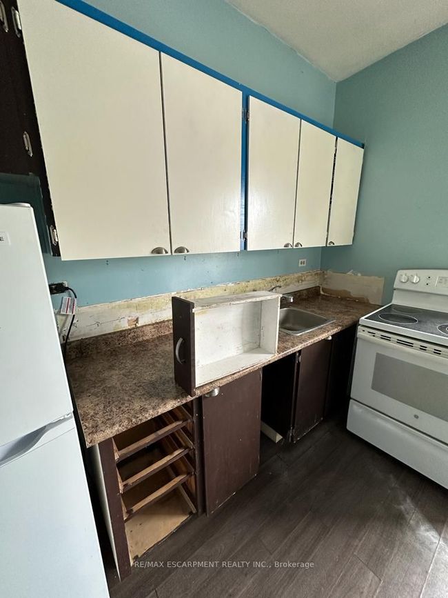 206 Hughson St. N, House other with 4 bedrooms, 3 bathrooms and null parking in Hamilton ON | Image 15