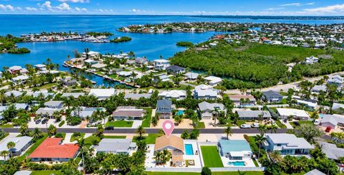210 84th St, HOLMES BEACH, FL, 34217-1022 | Card Image