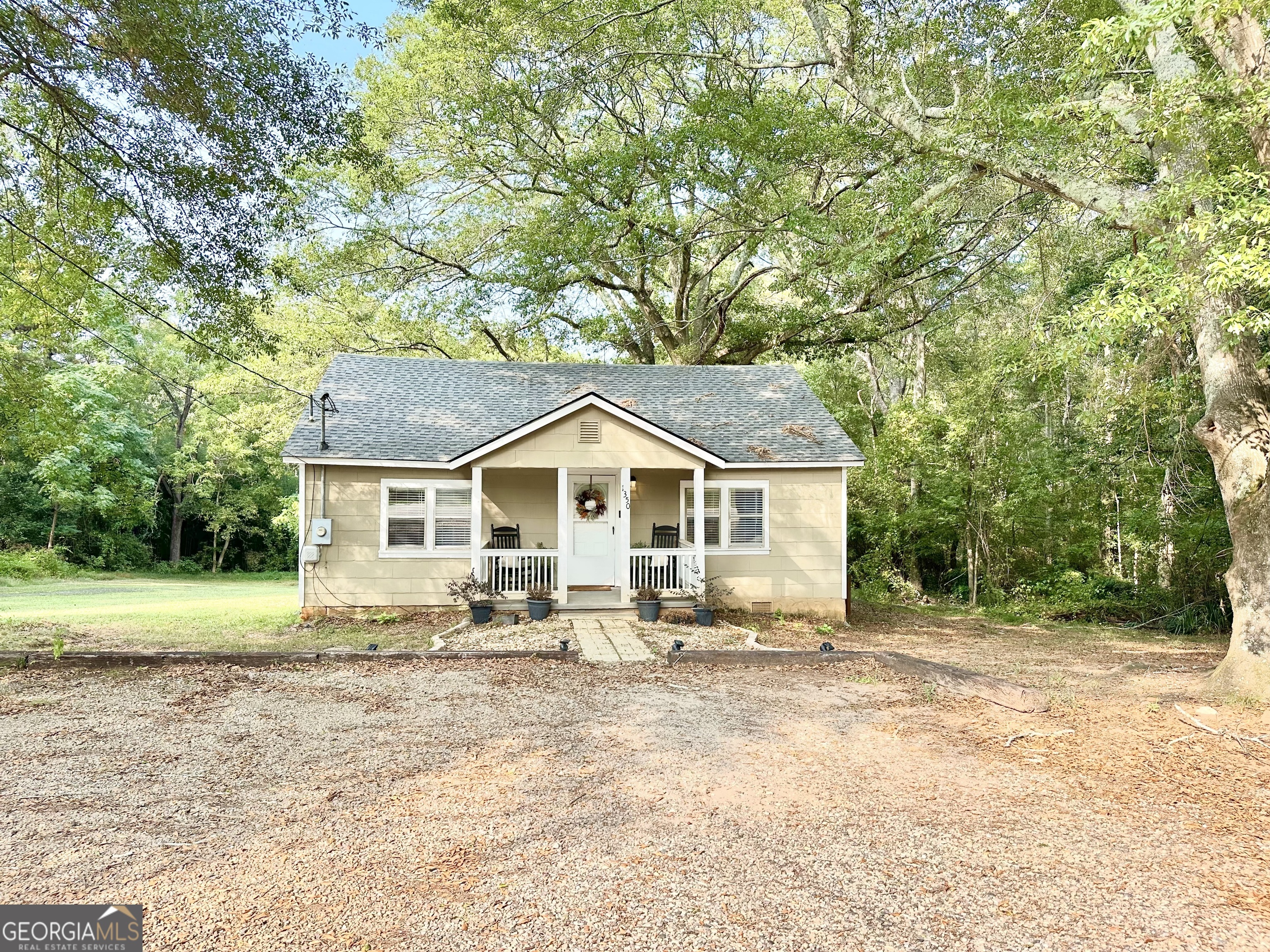 3rd Ave, Auburn, GA 30011