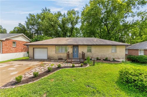 6617 Ne 49th Ter, Kansas City, MO, 64119-3915 | Card Image