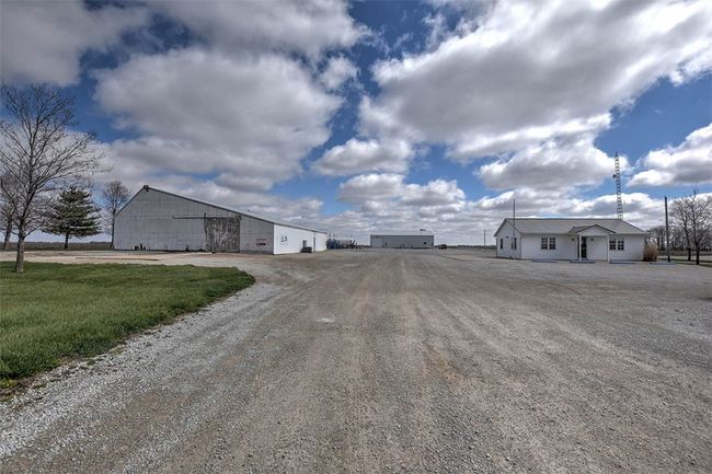 1601 State Highway 128, Home with 0 bedrooms, 2 bathrooms and 20 parking in Bethany IL | Image 10