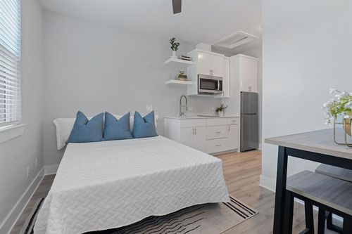 unit-1b-7204 Meador Ave, Austin, TX, 78752-2743 | Card Image