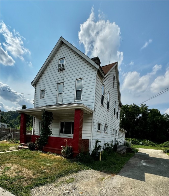 6th St, Jeannette, PA 15644