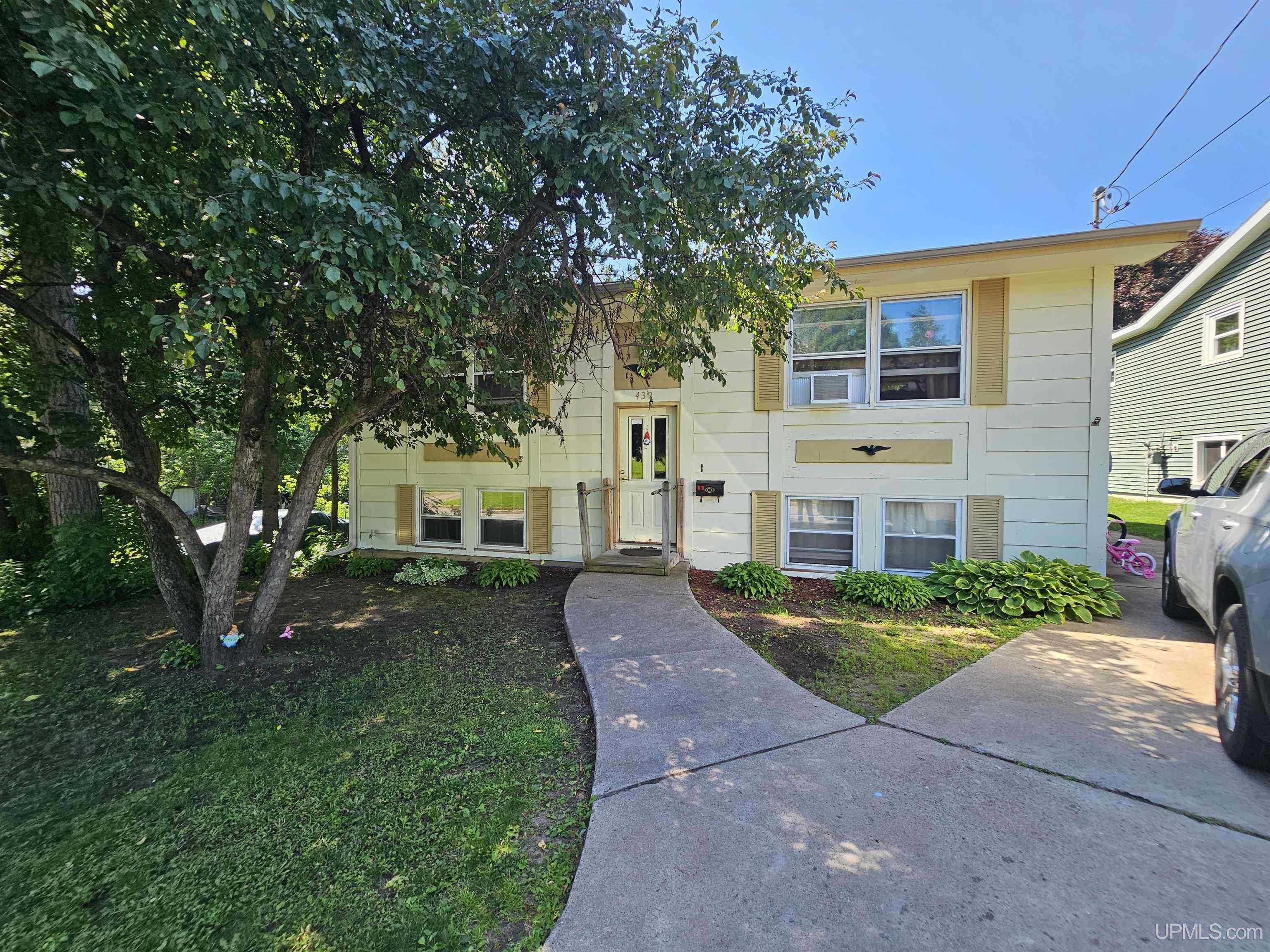 Hampton St, Marquette, MI 49855