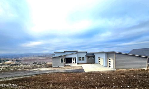 151 Lookout Point Dr, Selah, WA, 98942-9668 | Card Image
