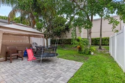 4439 Nw 48th Ter, House other with 3 bedrooms, 2 bathrooms and null parking in Tamarac FL | Image 2