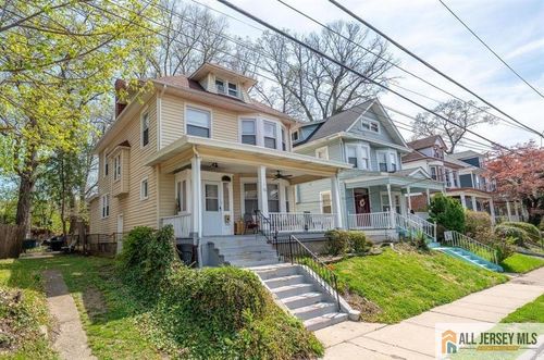 28 Oak Ln, Trenton, NJ, 08618-4002 | Card Image