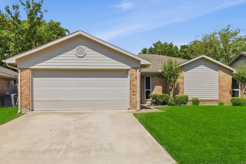 7913 Pebblebrook Dr, Watauga, TX, 76148-1520 | Card Image