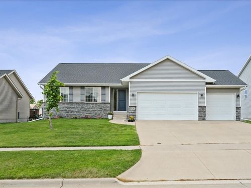 820 Oak Park Cir, Marion, IA, 52302-5941 | Card Image
